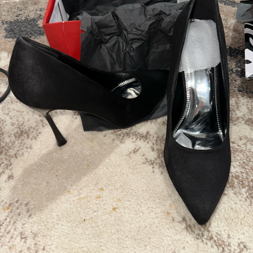 Hot Tomato brand new suede black pumps  women’s size 9.5